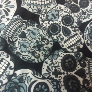 NON LULAROE LEGGINGS/NO DISCOUNT